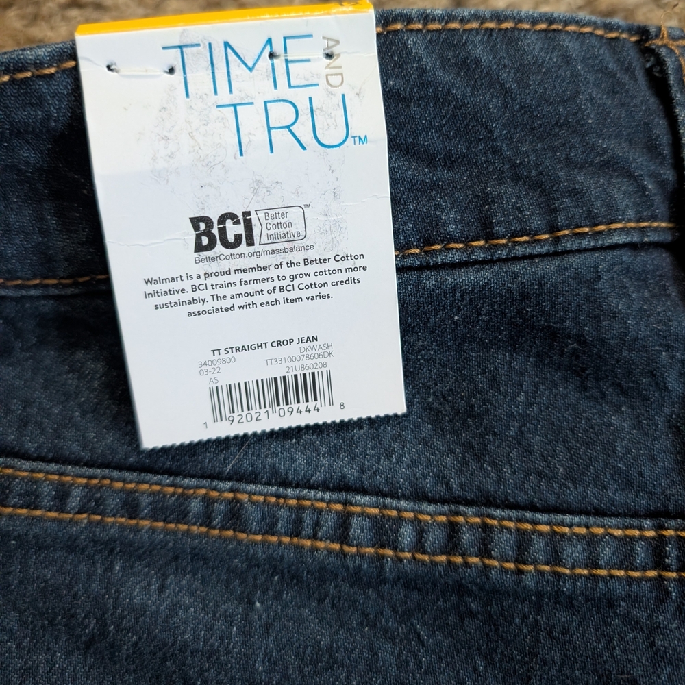 NWT Time and Tru Distressed High Rise Cropped Jeans - Size 12 - Picture 5 of 6